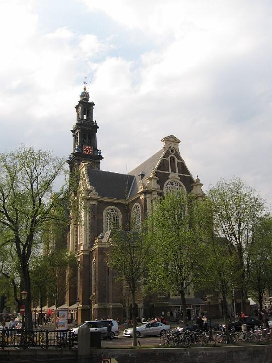 Amsterdam 19.jpg - Durch Kriegswirren wurde Amsterdams unerreichbar für die Handelsflotte. Dies leitete den Niedergang Amsterdams als einer der bedeutendsten Umschlaghäfen für den Welthandel ein.